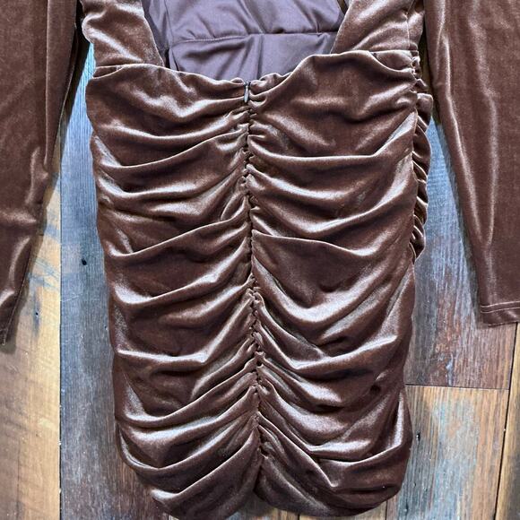 Collective The Label Brown Velvet Ruched Long Sleeve Dress SZ 10 NWT - Picture 4 of 5
